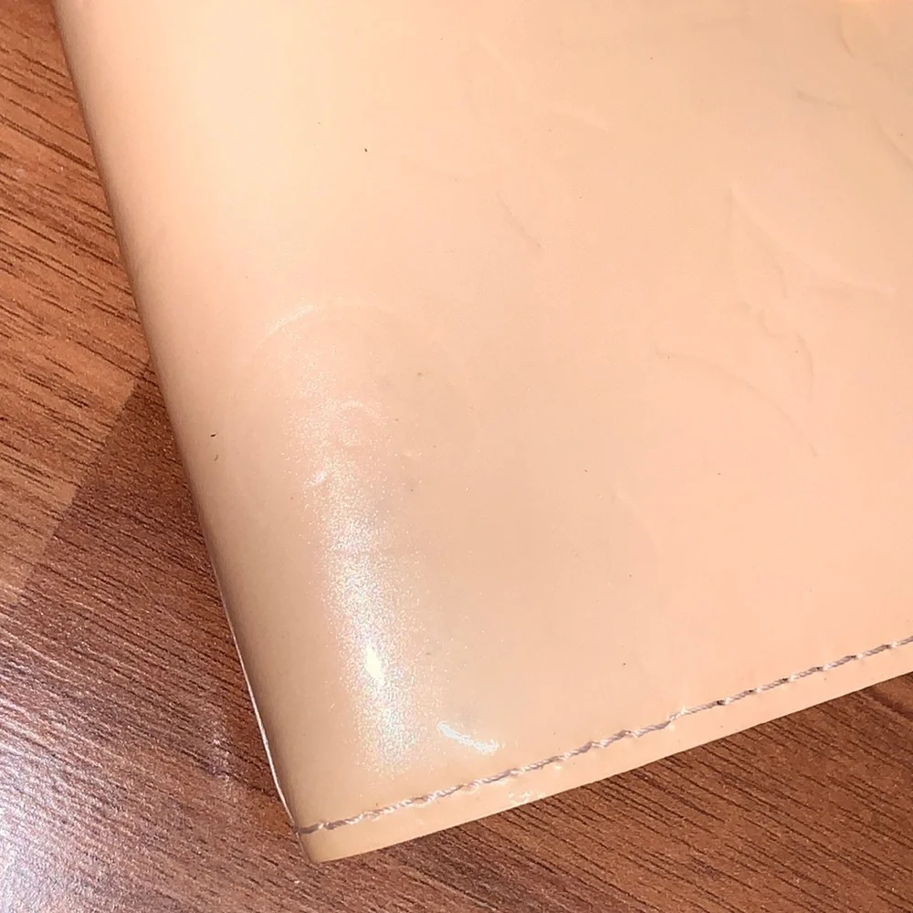 Authentic Louis Vuitton Marshmallow Vernis Leather Agenda